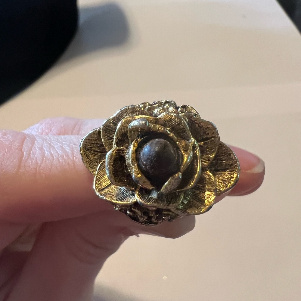 Vintage adjustable flower ring - Picture 3 of 7